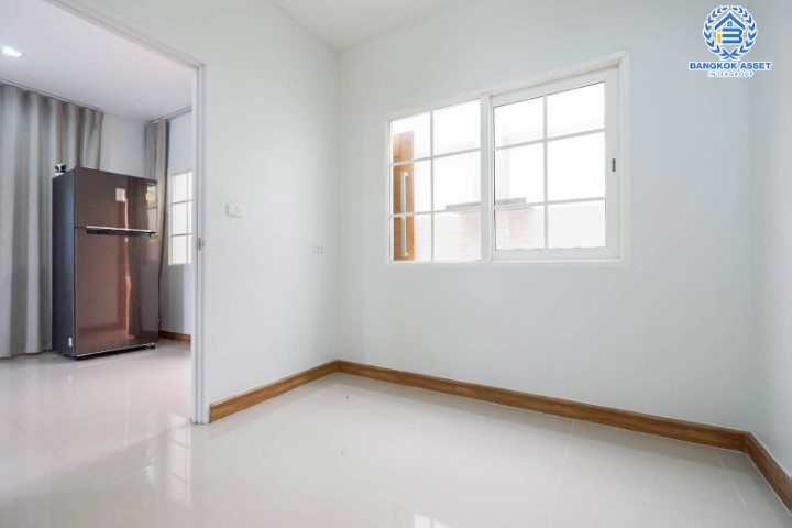 *****ทาวน์เฮ้าส์มือสองย่านกรุงเทพมหานคร ม.โกลเด้นทาวน์2 ลาดพร้าว-เกษตรนวมินทร์ หลังมุม! เนื้อที่กว้างขวางถึง 36 ตร.ว. ฟังก์ชันจัดเต็ม 4 ห้องนอน 3 ห้องน้ำ 2 ที่จอดรถ บ้านใหม่ บิวท์อินพร้อมอยู่ บนทำเลแห่งการเดินทาง ใกล้รถไฟฟ้าในอนาคตสายสีเหลือง "สถานีบางกะปิ" และทางด่วน "รามอินทรา-อาจณรงค์"